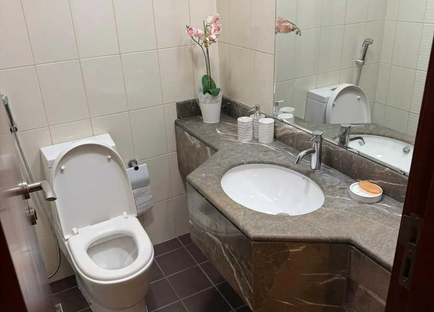 5 Min To Dubai Mall Downtown Dormitory Rooms United Arab Emirates